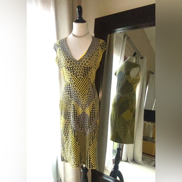 HOST PICK🌟 Alexander McQueen's Yellow Intarsia Knit Dress - Picture 4 of 11